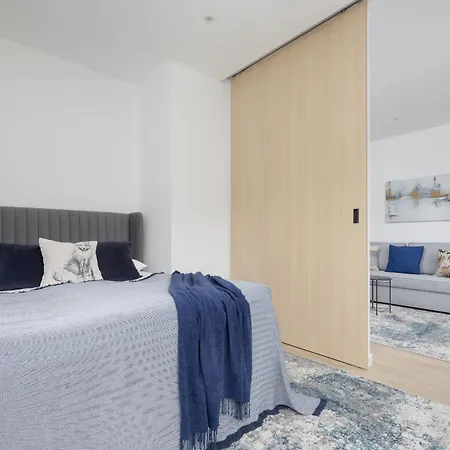 Design In The Centre Of Grzybowska 37 By Renters Daire